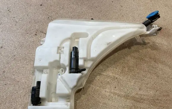 BMW M4 F82 F83 Windshield washer fluid reservoir/tank 7241679