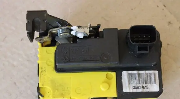 Volvo XC90 Front door lock 30634615