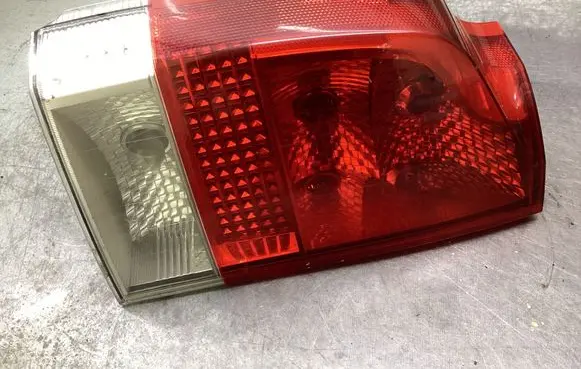 Volvo V70 Rear/tail lights 1643332 0643334