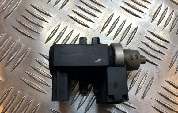 Audi A4 S4 B7 8E 8H Turbo solenoid valve 8E0906627