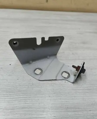 Fender mounting bracket