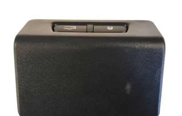 Maserati Ghibli Tailgate/boot open switch button 670040725