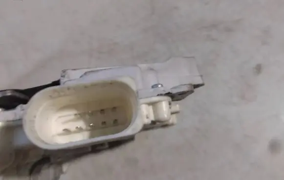 Audi A6 S6 C6 4F Front door lock 4F1837015