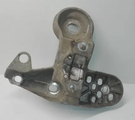 Audi A4 S4 B7 8E 8H Engine mounting bracket 8E0199351