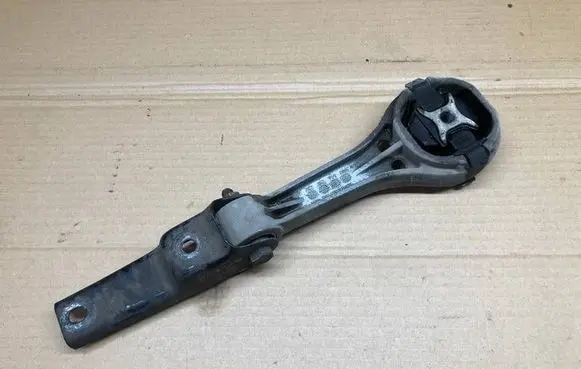 Skoda Citigo Engine mount bracket 1S0199851
