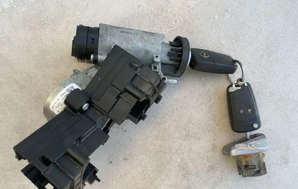 Opel Insignia A Ignition lock 25799293