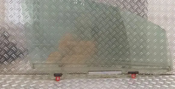 Toyota Verso-S Front door window glass four-door 43R00033