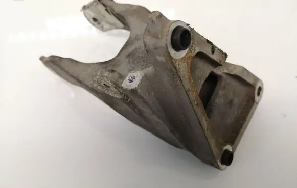 Citroen C6 Engine mount bracket 9653919280