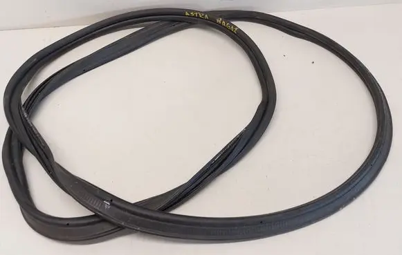 Opel Astra L Trunk rubber seal (body) 9841166380