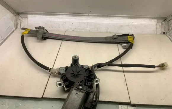 Mazda 626 Front door window regulator with motor 400538C