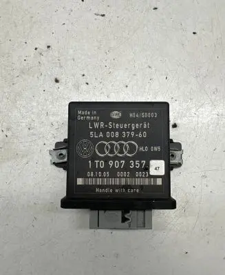 Skoda Octavia Mk2 (1Z) Light module LCM 1T0907357 5LA00837960