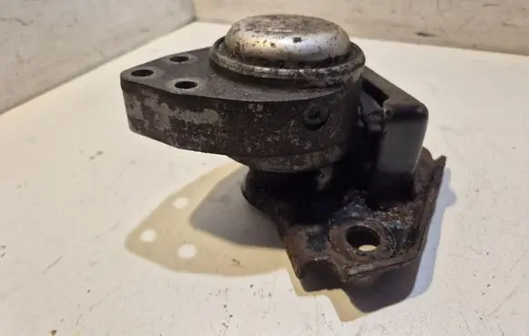 Ford Fiesta Engine mount bracket