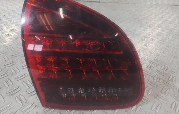 Porsche Cayenne (92A) Tailgate rear/tail lights 7P5945093R L90008853