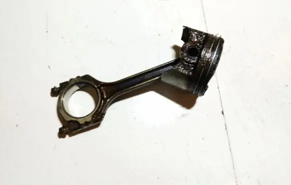 Mitsubishi Colt Piston with connecting rod