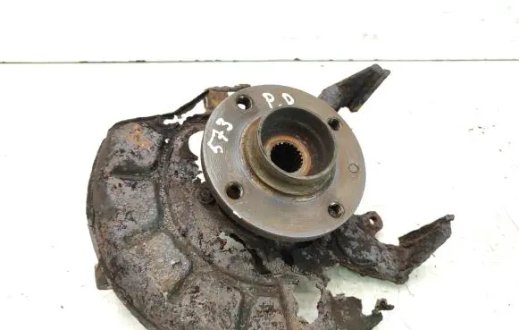 Volkswagen Golf III Front wheel hub spindle knuckle