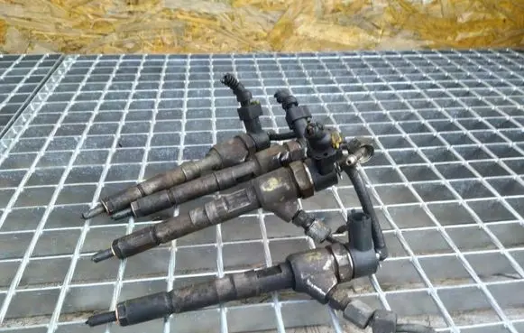 Opel Corsa D Fuel injectors set 0445110083
