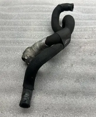Coolant pipe/hose