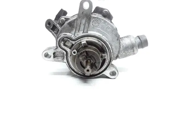 Volvo V70 Vacuum pump 30731825