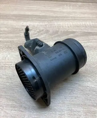 Volkswagen PASSAT B5 Mass air flow meter 028906461 0281002216