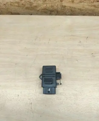 Porsche Panamera (971) Seat heating relay 3F0959772