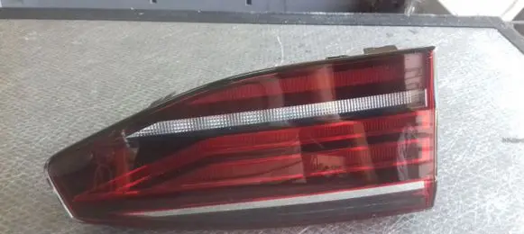 Tailgate rear/tail lights