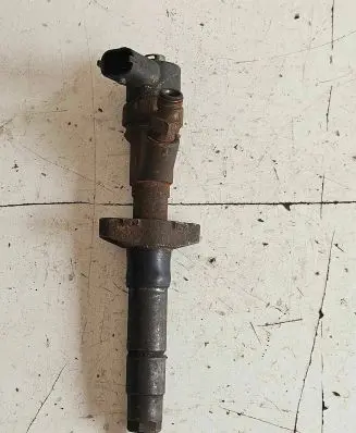 Renault Trafic II (X83) Fuel injector 0445110087 8200101135