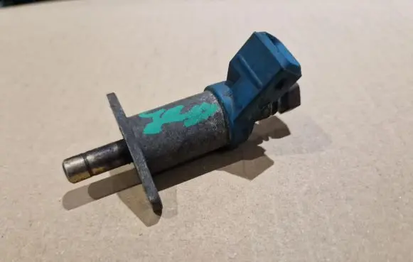 Volkswagen PASSAT B3 Fuel injector 067906171 0280170402