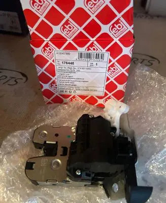 Volkswagen PASSAT B8 Loading door lock 3C0827505C
