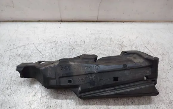 Mercedes-Benz ML W164 Other engine bay part A6420161924