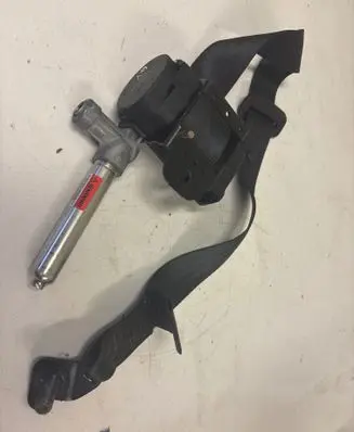 Volvo S60 Middle seatbelt (rear) 30738531