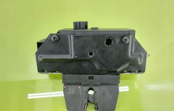 Opel Vectra C Tailgate/trunk/boot lock/catch/latch 495072894