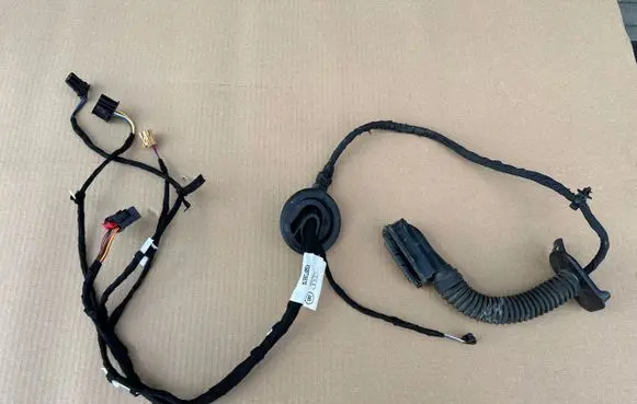 Audi Q3 F3 EUR ISO radio connector 83A971687A