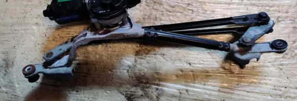 Hyundai i40 Front wiper linkage and motor 981003Z000