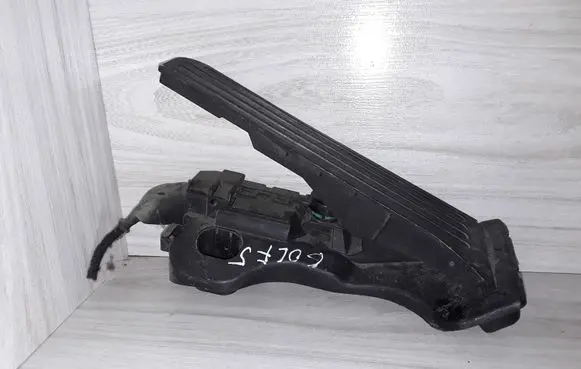 Volkswagen Golf V Accelerator throttle pedal 1K1723503L