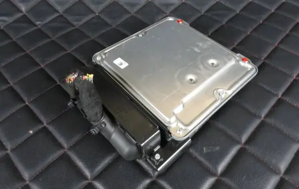 Audi A4 S4 B7 8E 8H Engine control unit/module 8E0907401AL 8E0910401N 0281013190