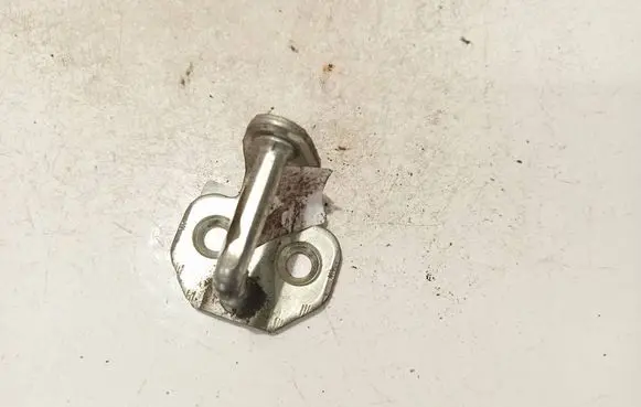 Ford Ka Front door lock loop/hook striker 8g572
