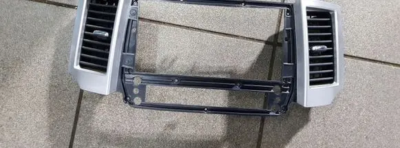 Jeep Grand Cherokee (WK) Radio/GPS head unit trim 