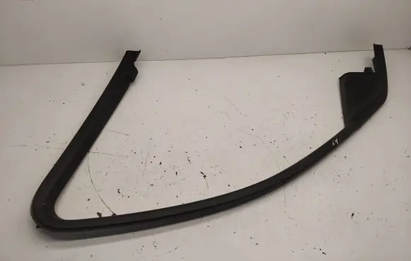 Audi Q5 SQ5 Front door glass trim molding 8R0867610