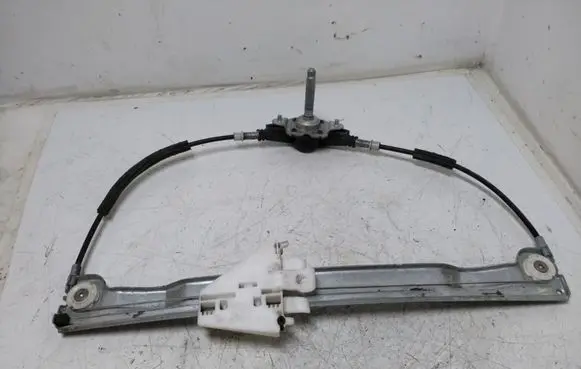 Rear door manual window regulator