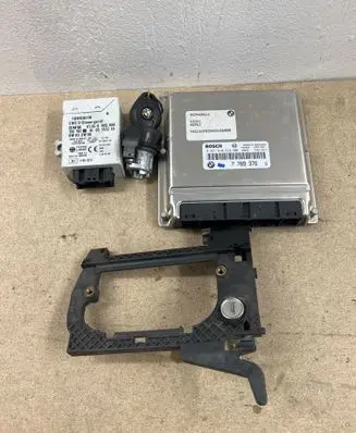 BMW 5 E39 Engine ECU kit and lock set 61356905666 7789376 0281010314