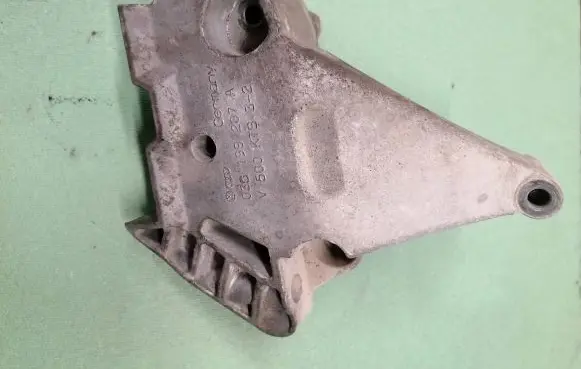 Volkswagen Caddy Engine mounting bracket 03G199207A V500KTS32