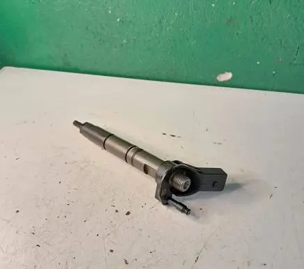 Mercedes-Benz CLS C219 Fuel injector