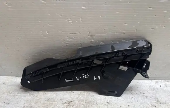 Volvo V70 Front bumper mounting bracket 30796387