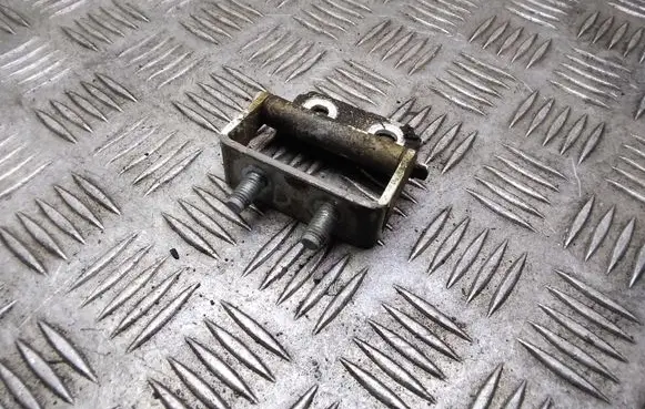 Tailgate/trunk/boot hinge