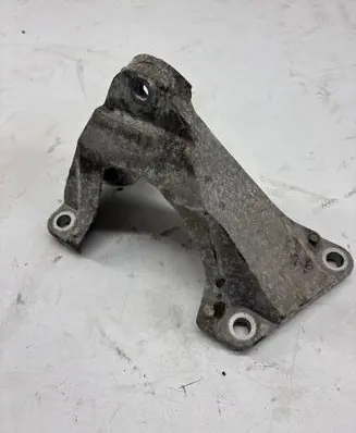 BMW 2 F22 F23 Engine mounting bracket 6788606 18129010