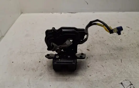 Toyota Avensis T250 Loading door lock 6935005051