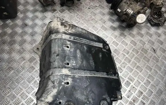 Lexus IS 220D-250-350 Engine splash shield/under tray 5762953030