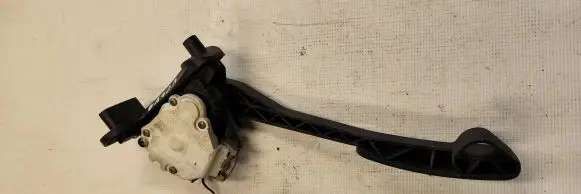 Volvo V70 Accelerator throttle pedal 9498821