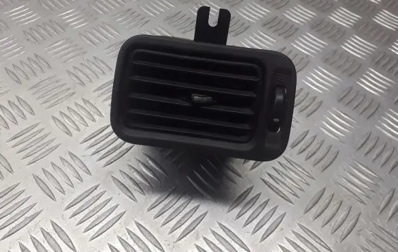 Nissan Primera Dashboard side air vent grill/cover trim 68761-2F000