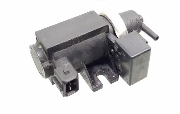 BMW 5 E39 Turbo solenoid valve 72279600 2247906